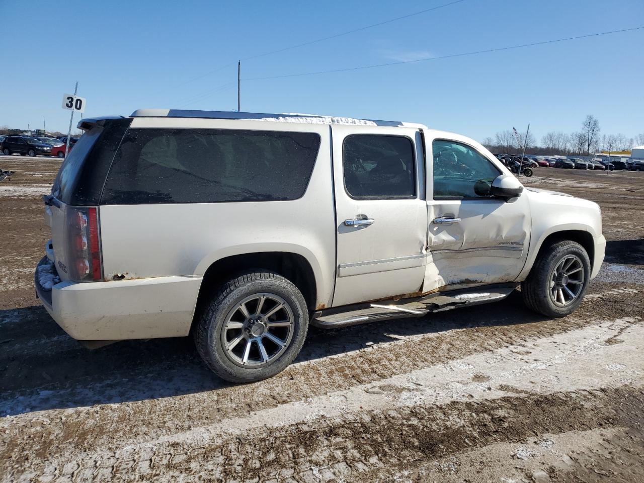 2013 GMC Yukon VIN 1GKS2MEF8DR159054 Copart auction photo, side / minor dent/scratches damage thumbnail 3