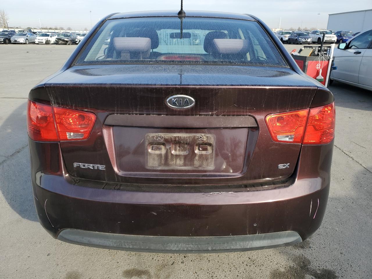 2011 KIA Forte VIN KNAFU4A25B5317491 Copart auction photo, vandalism / all over damage thumbnail 6