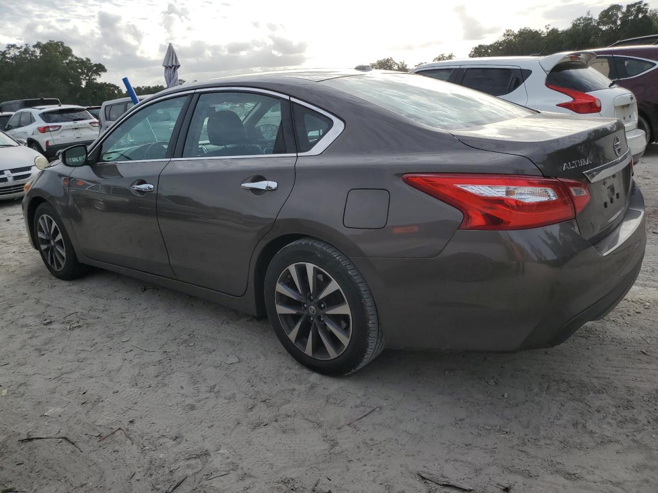 2017 Nissan Altima VIN 1N4AL3AP4HC108579 Copart auction photo, front end / minor dent/scratches damage thumbnail 2