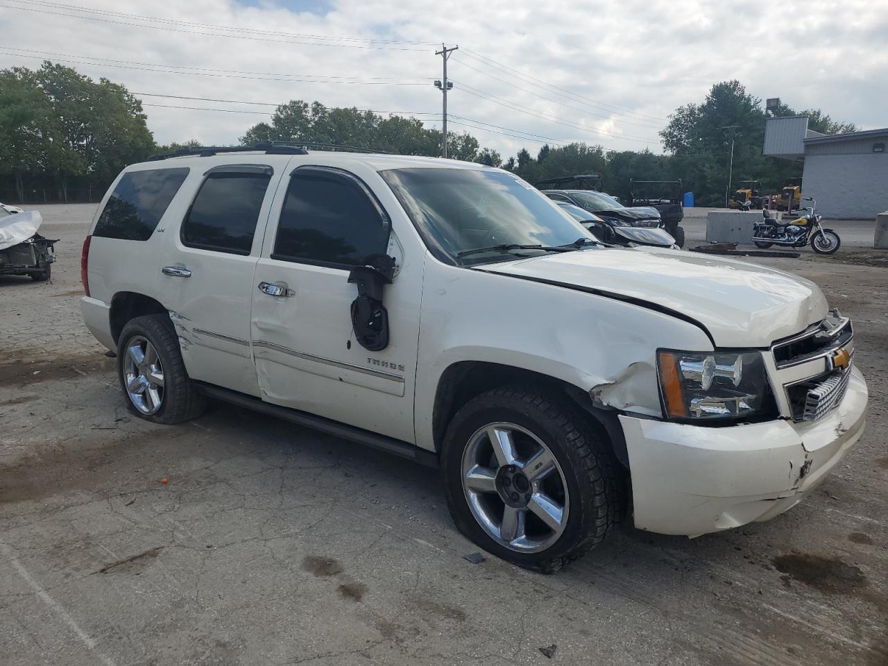 2014 Chevrolet Tahoe VIN 1GNSKCE04ER223276 Copart auction photo, all over damage thumbnail 4