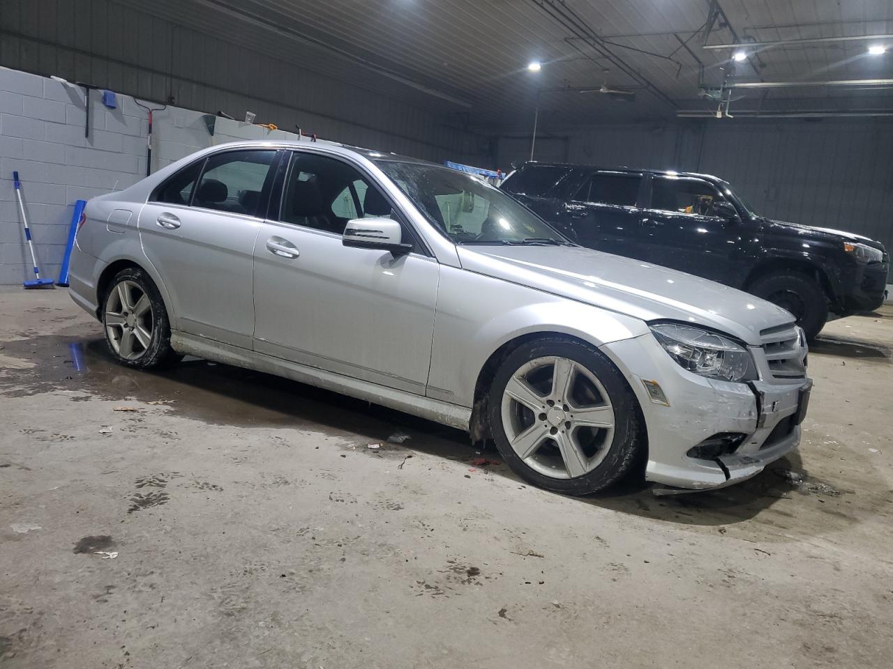 2011 Mercedes-Benz C-klasse VIN WDDGF8BB0BR158594 Copart auction photo, front end / minor dent/scratches damage thumbnail 4