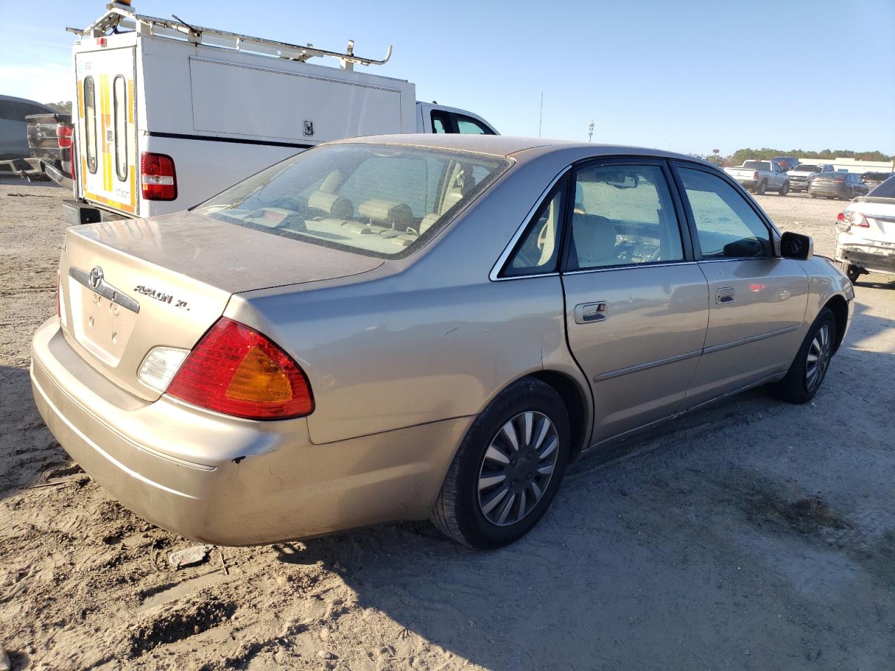 2001 Toyota Avalon VIN 4T1BF28B11U142596 Copart auction photo, front end damage thumbnail 3