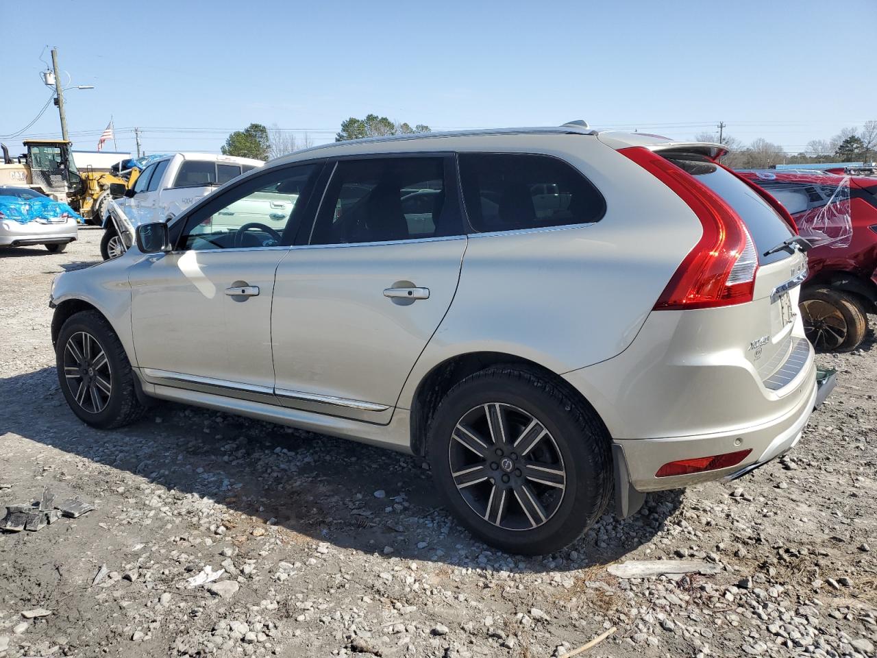 2017 Volvo XC60 VIN YV440MDR7H2075437 Copart auction photo, front end / partial repair damage thumbnail 2