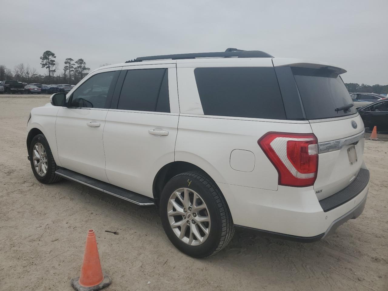 2018 Ford Expedition VIN 1FMJU1HT0JEA63693 Copart auction photo, front end damage thumbnail 2
