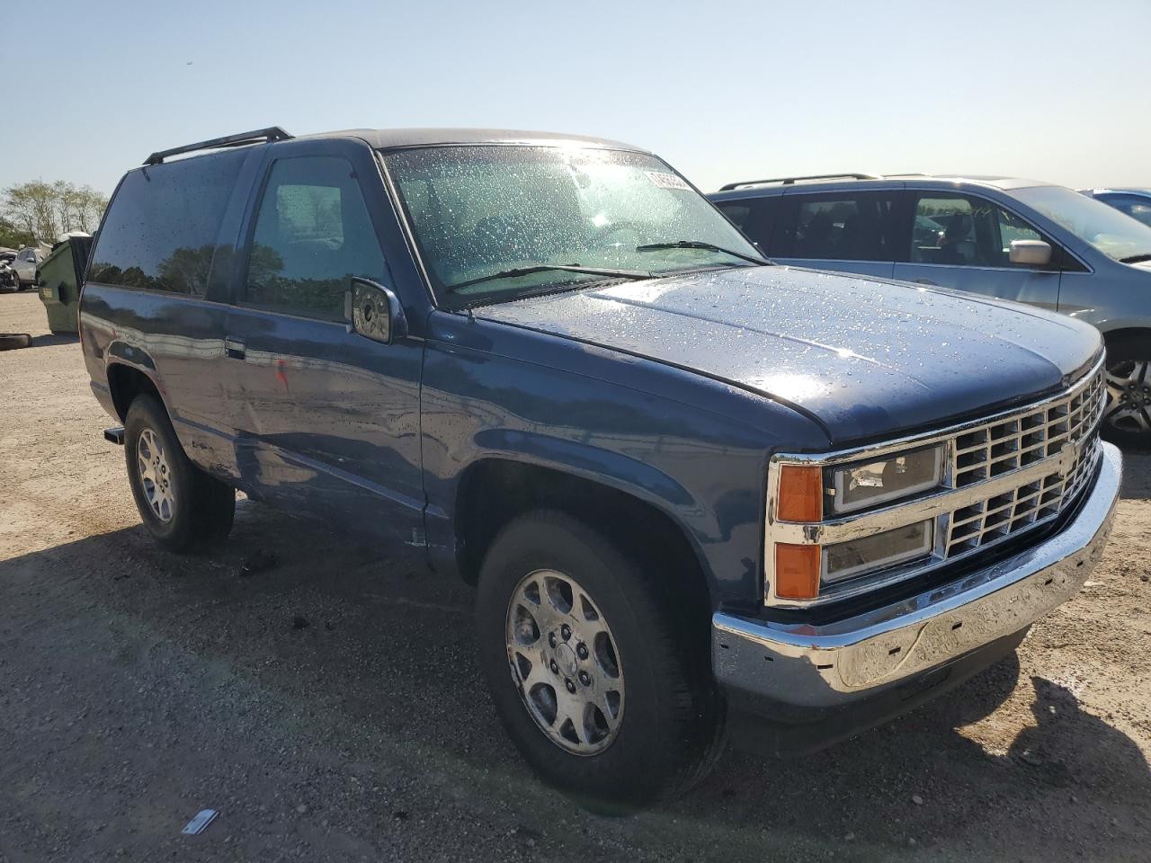 1998 Chevrolet Tahoe VIN 3GNEK18R5WG107730 Copart auction photo, side damage thumbnail 4