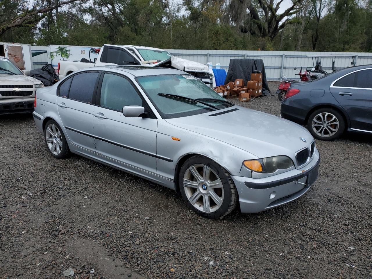 2003 BMW 3er VIN WBAEV33403KL83340 Copart auction photo, front end / side damage thumbnail 4
