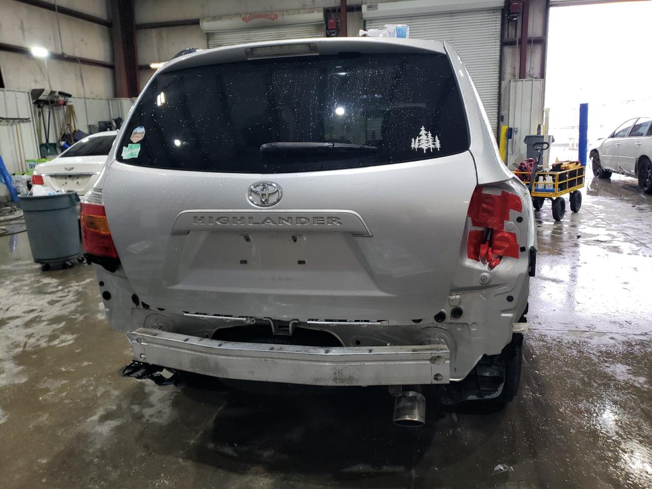 2010 Toyota Highlander VIN 5TDZK3EH6AS004120 Copart auction photo, side / front end damage thumbnail 6