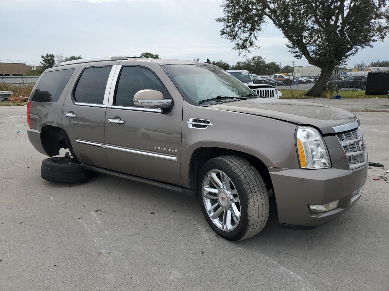 2012 Cadillac Escalade VIN 1GYS3DEF7CR295449 Copart auction photo, side / front end damage thumbnail 4