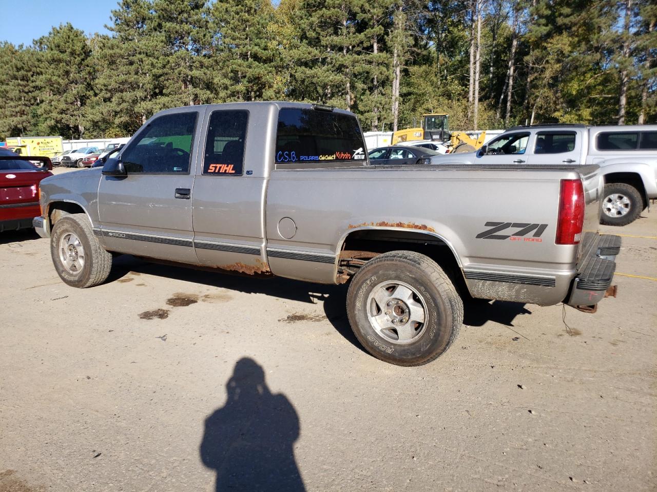 1999 Chevrolet GMT-400 VIN 1GCEK19R4XR131820 Copart auction photo, side / front end damage thumbnail 2