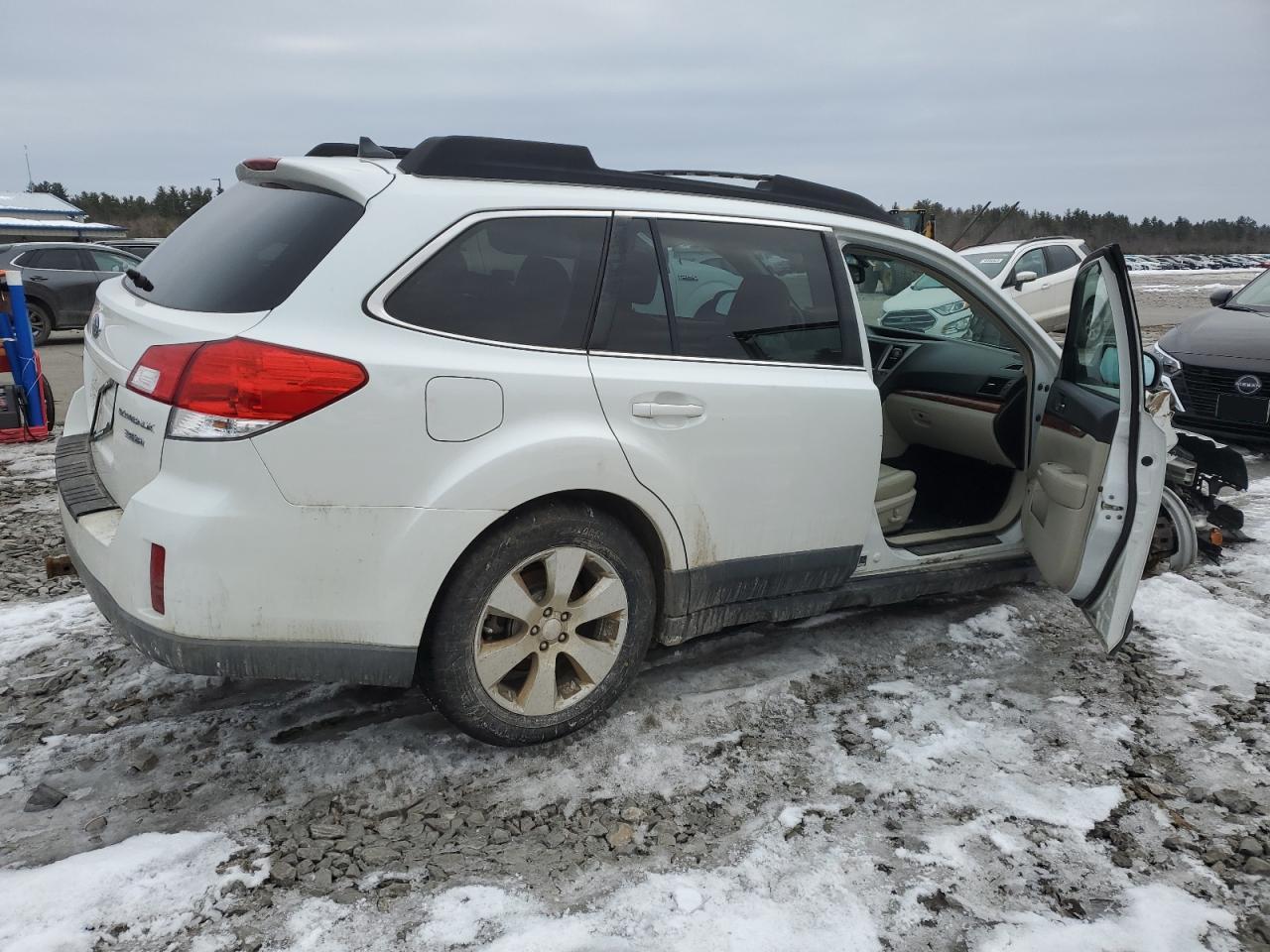 2011 Subaru Outback VIN 4S4BRDLC2B2390596 Copart auction photo, front end / side damage thumbnail 3