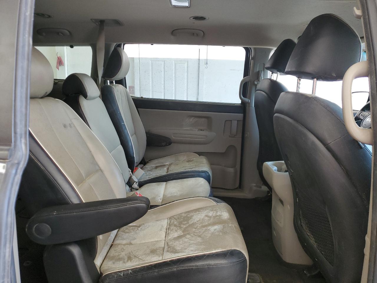 2019 KIA Sedona VIN KNDMB5C14K6556826 Copart auction photo, water/flood / minor dent/scratches damage thumbnail 11