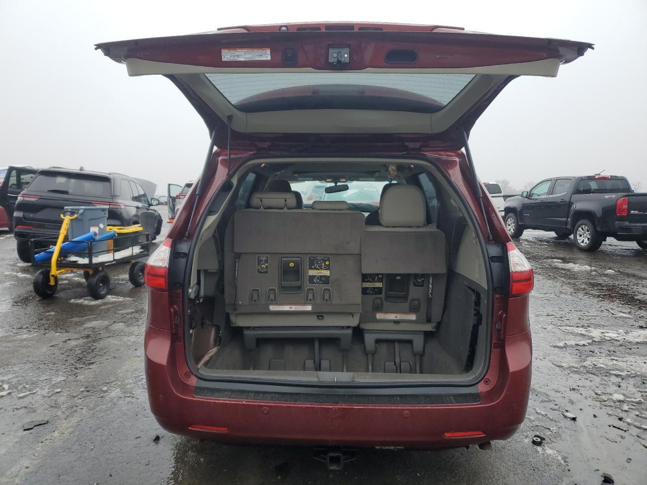 2015 Toyota Sienna VIN 5TDYK3DC5FS582511 Copart auction photo, front end / side damage thumbnail 6