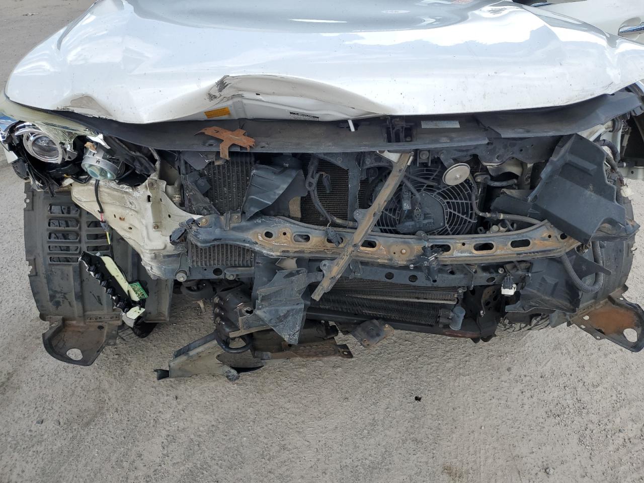 2013 Lexus LX VIN JTJHY7AX2D4101973 Copart auction photo, front end damage thumbnail 13