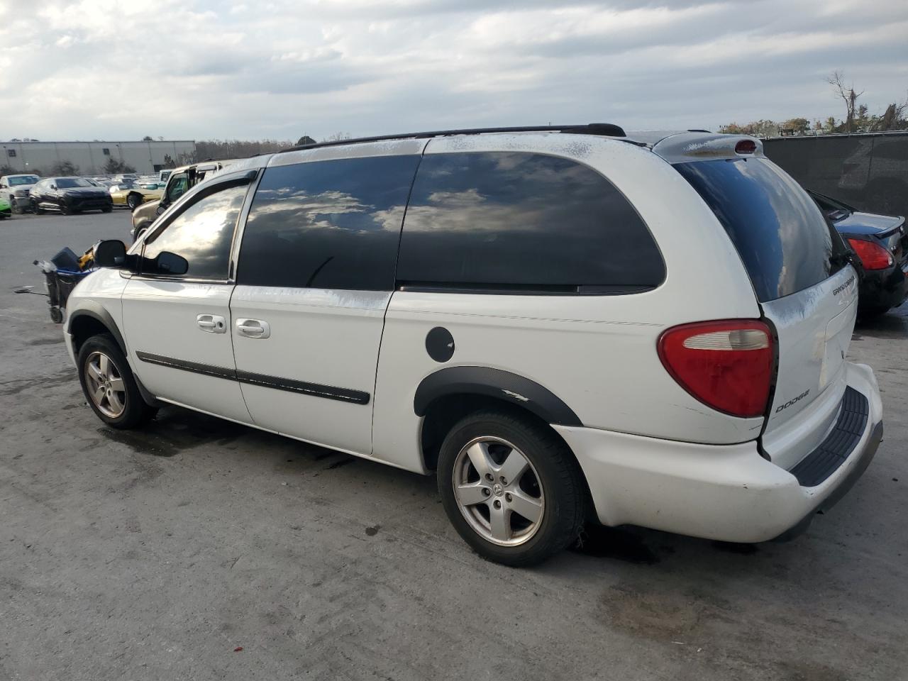 2005 Dodge Caravan VIN 2D4GP44LX5R152972 Copart auction photo, side / rear end damage thumbnail 2