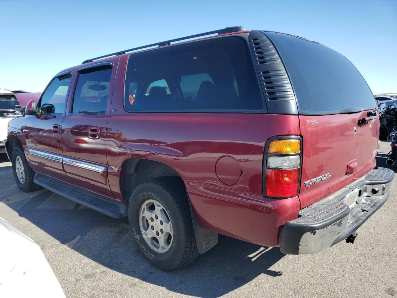 2005 GMC Yukon VIN 1GKFK16Z65J137644 Copart auction photo, front end damage thumbnail 2