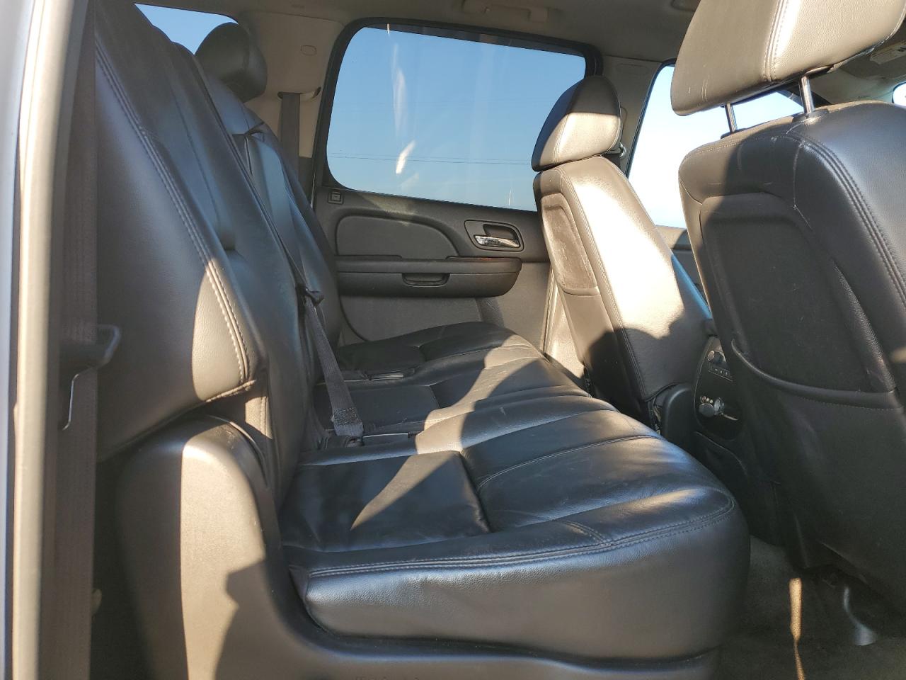 2008 Chevrolet Suburban VIN 1GNFC16088R167672 Copart auction photo, front end damage thumbnail 11