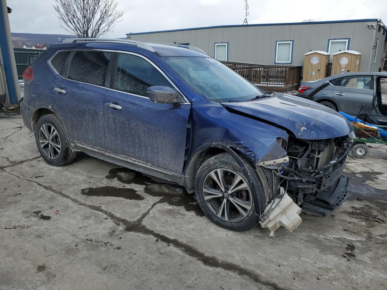 2017 Nissan Rogue VIN 5N1AT2MVXHC887285 Copart auction photo, front end / side damage thumbnail 4