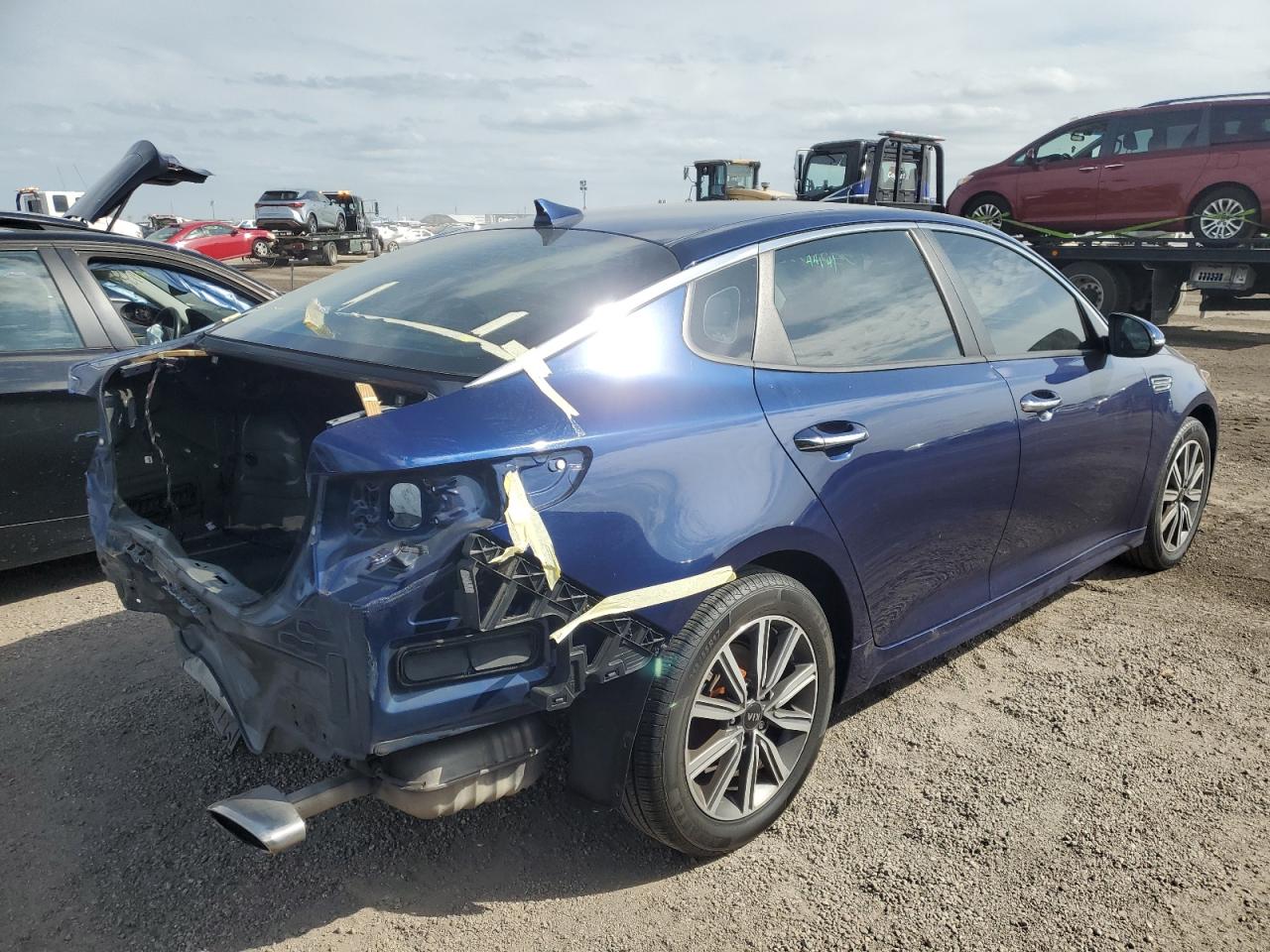 2019 KIA Optima VIN 5XXGT4L33KG357094 Copart auction photo, rear end / minor dent/scratches damage thumbnail 3
