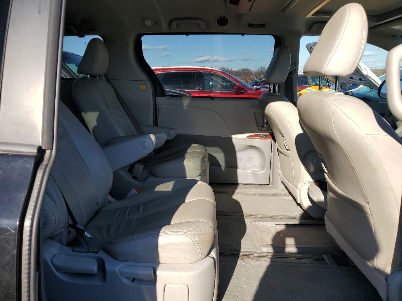 2013 Toyota Sienna VIN 5TDDK3DC2DS061421 Copart auction photo, mechanical damage thumbnail 11