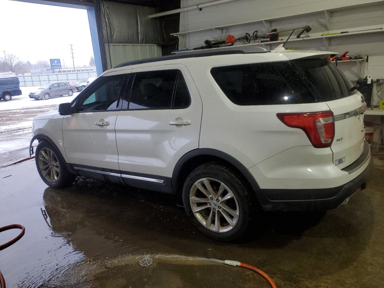 2018 Ford Explorer VIN 1FM5K7D85JGC82567 Copart auction photo, front end / side damage thumbnail 2