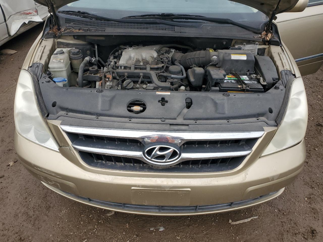 2007 Hyundai Entourage VIN KNDMC233476034055 Copart auction photo, front end / minor dent/scratches damage thumbnail 12