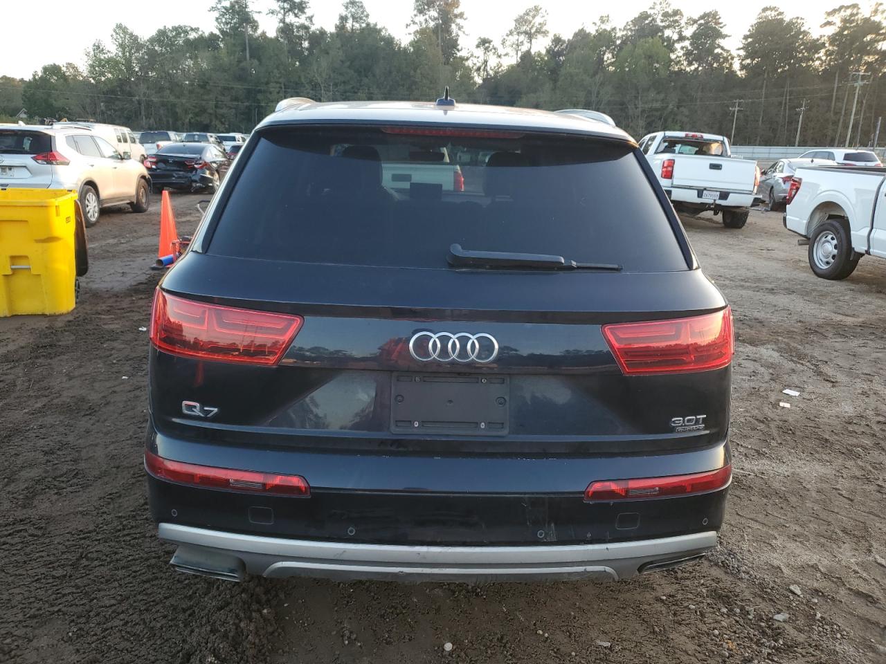 2017 Audi Q7 VIN WA1LAAF72HD018759 Copart auction photo, mechanical / minor dent/scratches damage thumbnail 6
