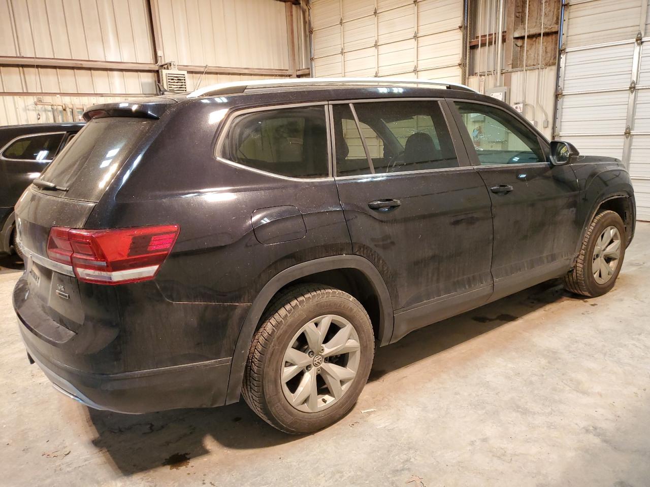 2019 Volkswagen Atlas VIN 1V2LR2CAXKC518815 Copart auction photo, side / front end damage thumbnail 3