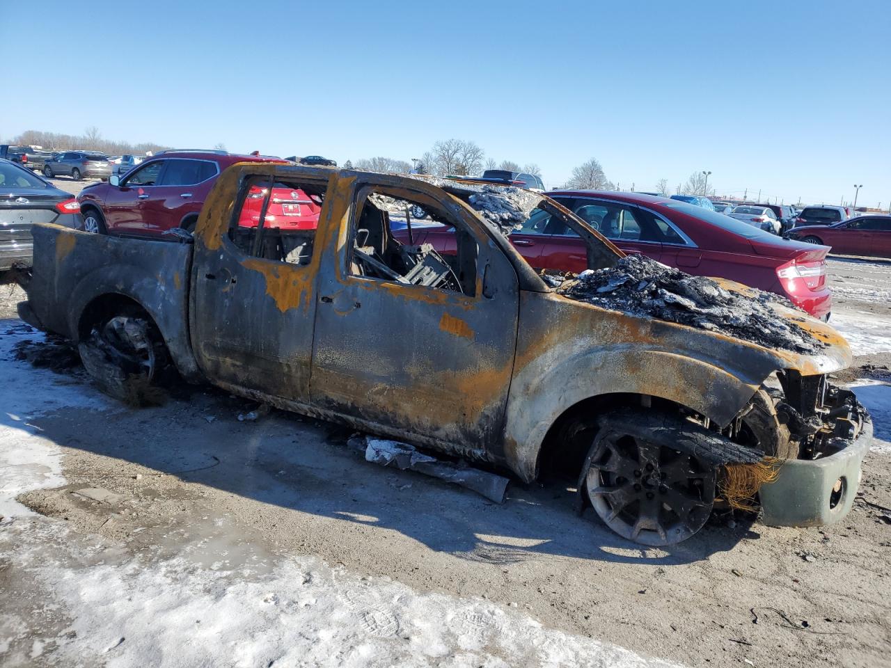 2019 Nissan Navara (Frontier) VIN 1N6AD0EV7KN758689 Copart auction photo, burn damage thumbnail 4