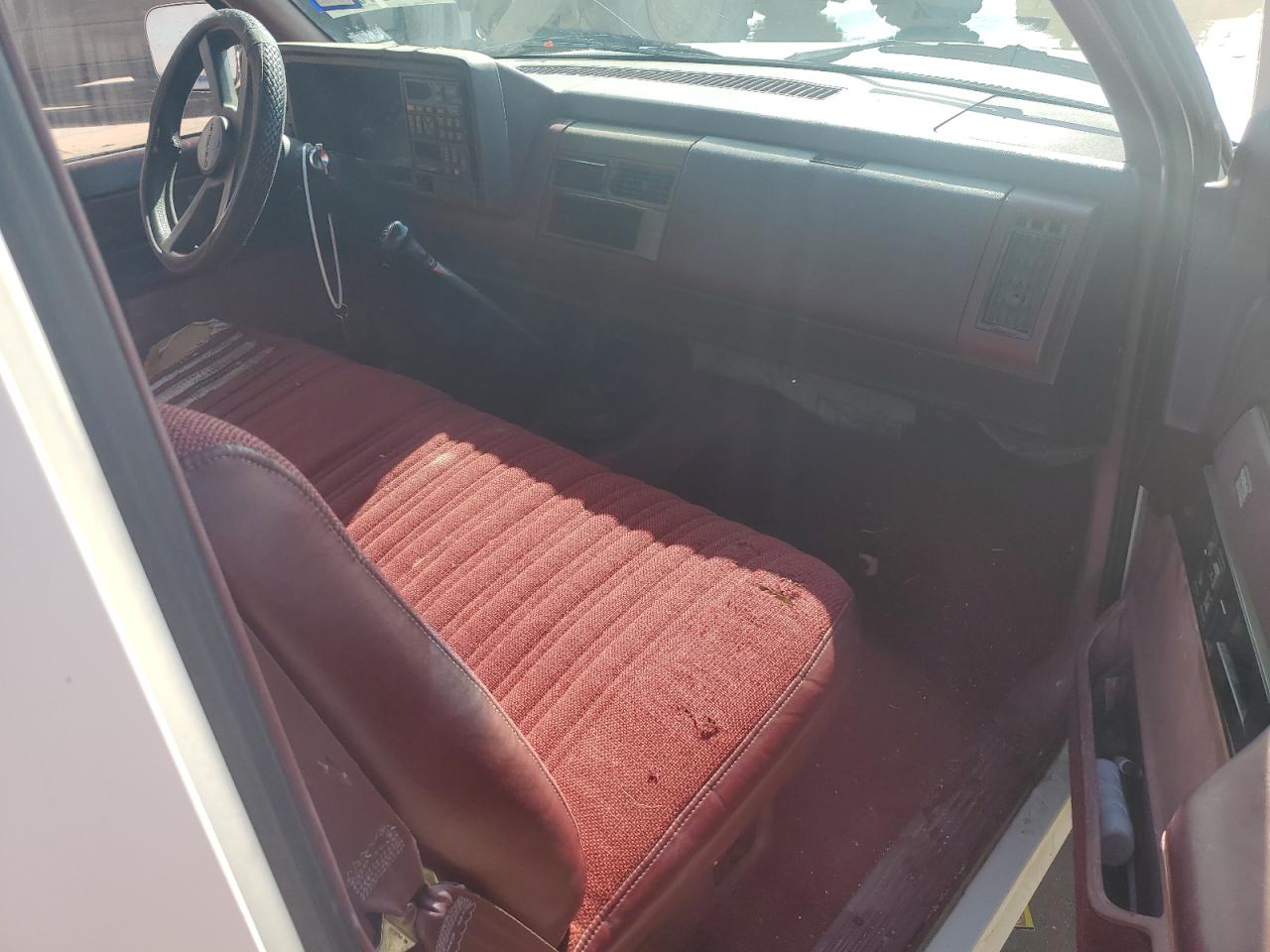 1989 Chevrolet Silverado VIN 1GCGC24K2KE265182 Copart auction photo, all over damage thumbnail 8