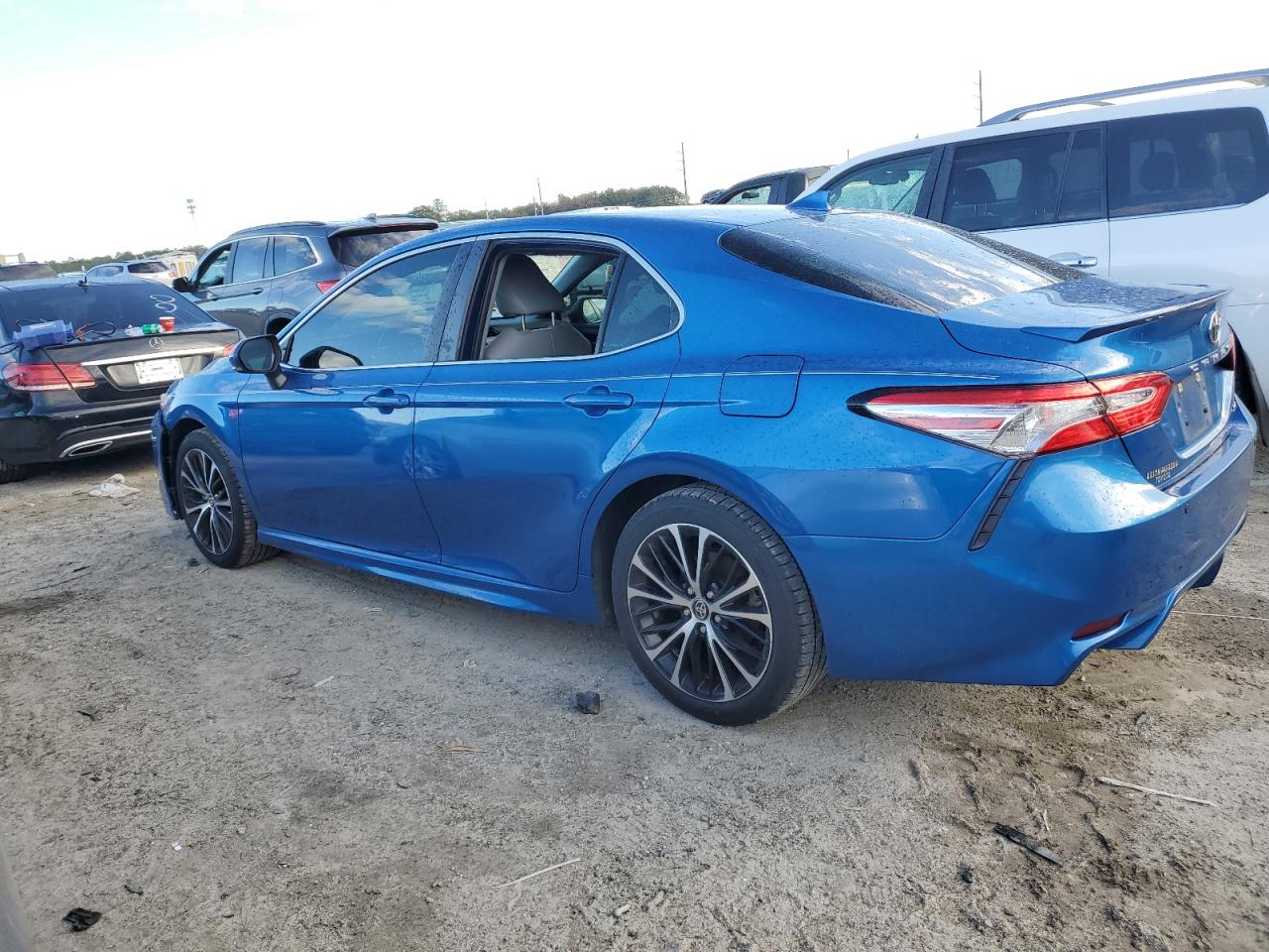 2020 Toyota Camry VIN 4T1M11AK4LU397189 Copart auction photo, front end damage thumbnail 2