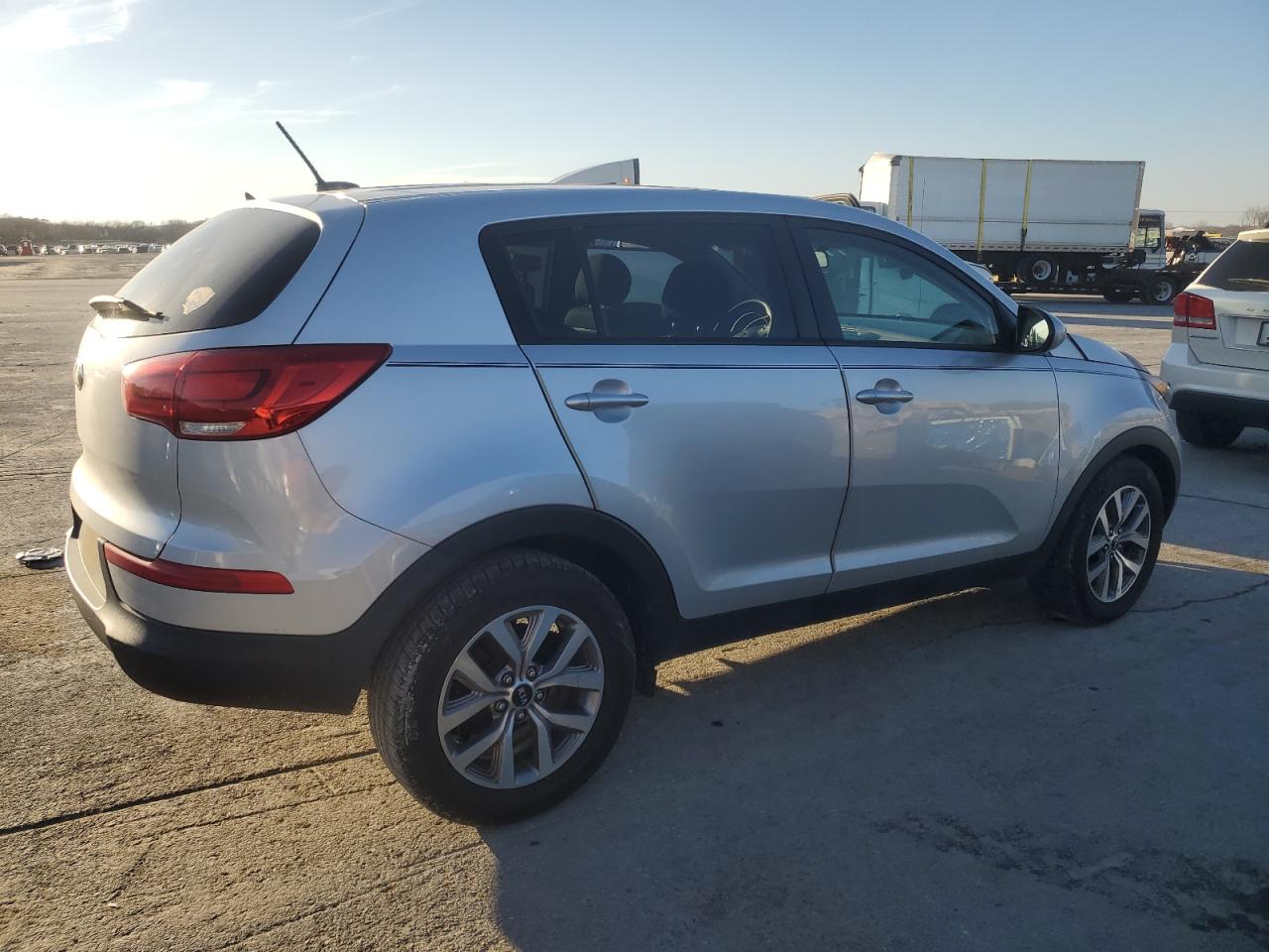 2016 KIA Sportage VIN KNDPB3AC1G7805834 Copart auction photo, front end damage thumbnail 3