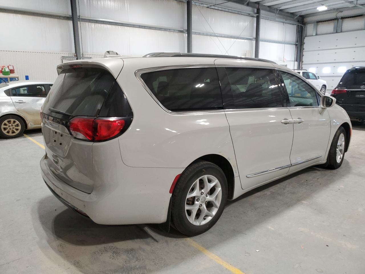 2017 Chrysler Pacifica VIN 2C4RC1EG1HR570178 Copart auction photo, side / front end damage thumbnail 3