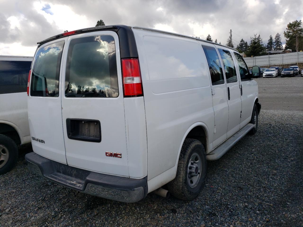 2016 GMC Savana VIN 1GTW7AFF1G1904001 Copart auction photo, front end damage thumbnail 3