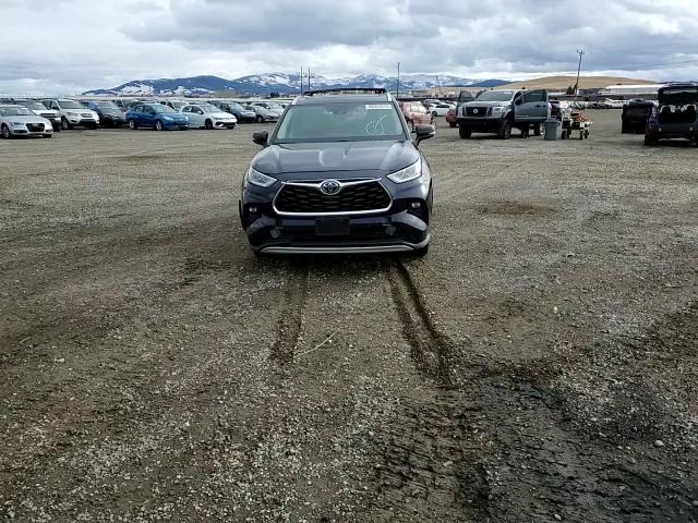 2021 Toyota Highlander VIN 5TDEBRCH7MS025678 Copart auction photo, rear end / minor dent/scratches damage thumbnail 12