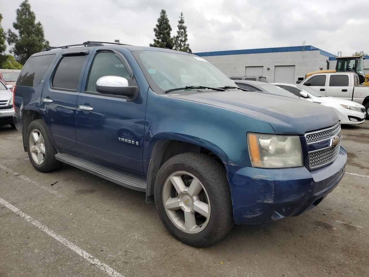 2007 Chevrolet Tahoe VIN 1GNFK13027R377366 Copart auction photo, front end / side damage thumbnail 4