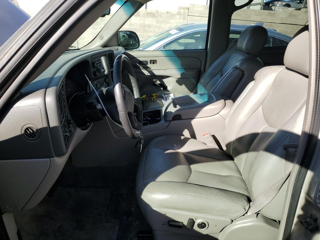 2004 Chevrolet Tahoe VIN 1GNEK13Z74R182711 Copart auction photo, vandalism damage thumbnail 7