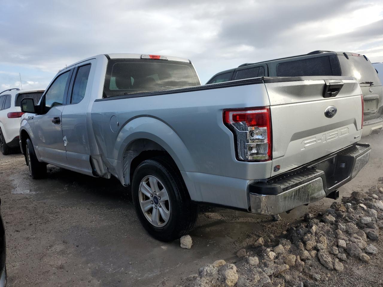 2018 Ford F-150 VIN 1FTEX1CP8JFA57402 Copart auction photo, water/flood / vandalism damage thumbnail 2