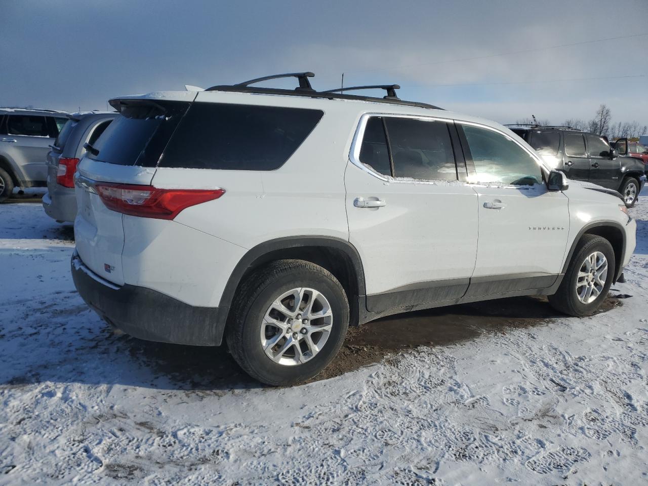 2020 Chevrolet Traverse VIN 1GNERGKW7LJ210686 Copart auction photo, front end damage thumbnail 3