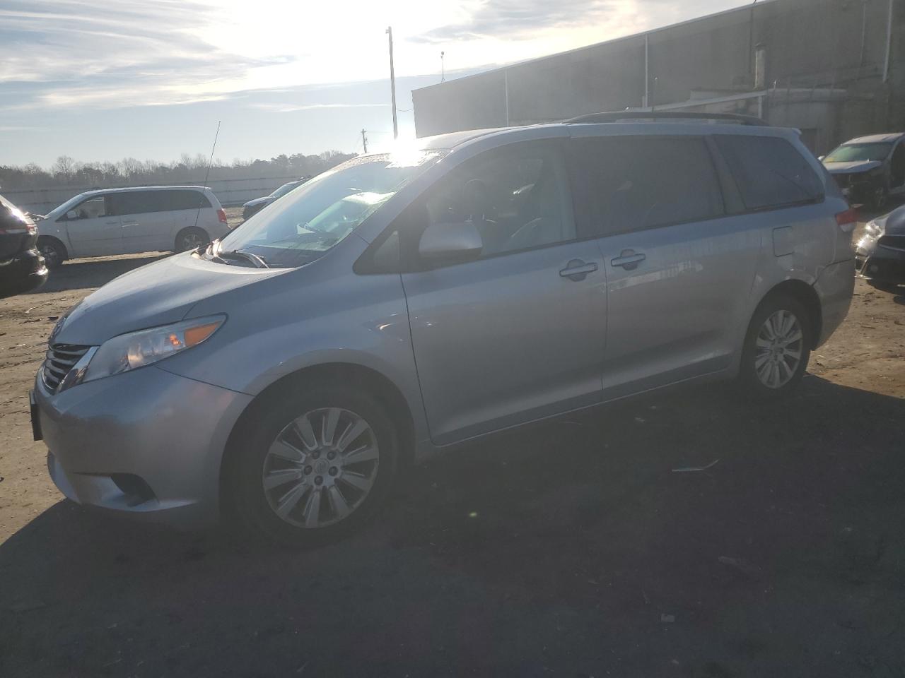 2012 Toyota Sienna VIN 5TDJK3DC2CS042997