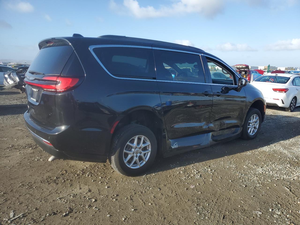 2022 Chrysler Pacifica VIN 2C4RC1BG3NR124484 Copart auction photo, side damage thumbnail 3