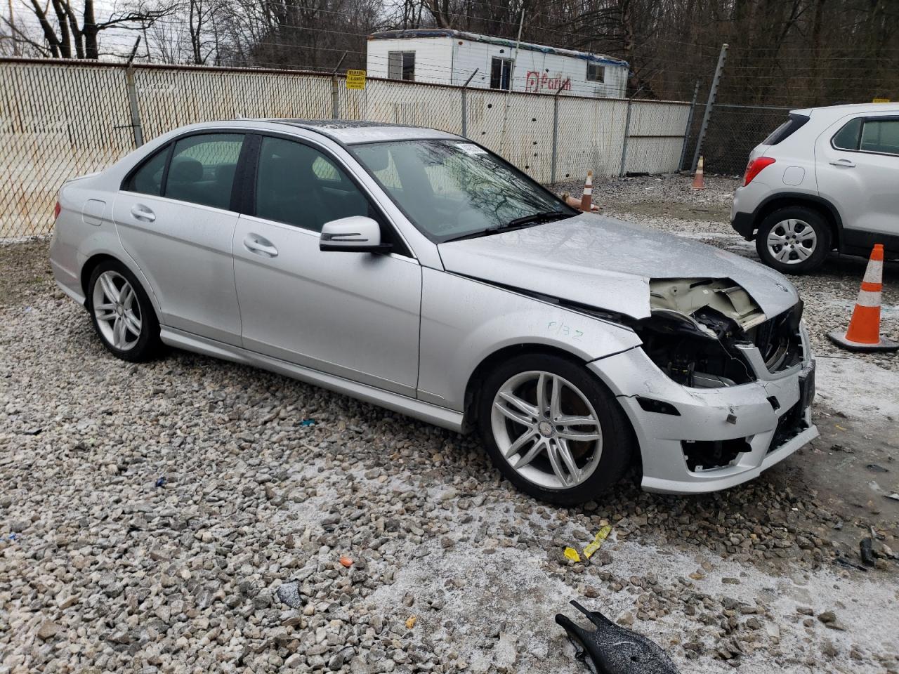 2013 Mercedes-Benz C-klasse VIN WDDGF8ABXDG141687 Copart auction photo, front end damage thumbnail 4
