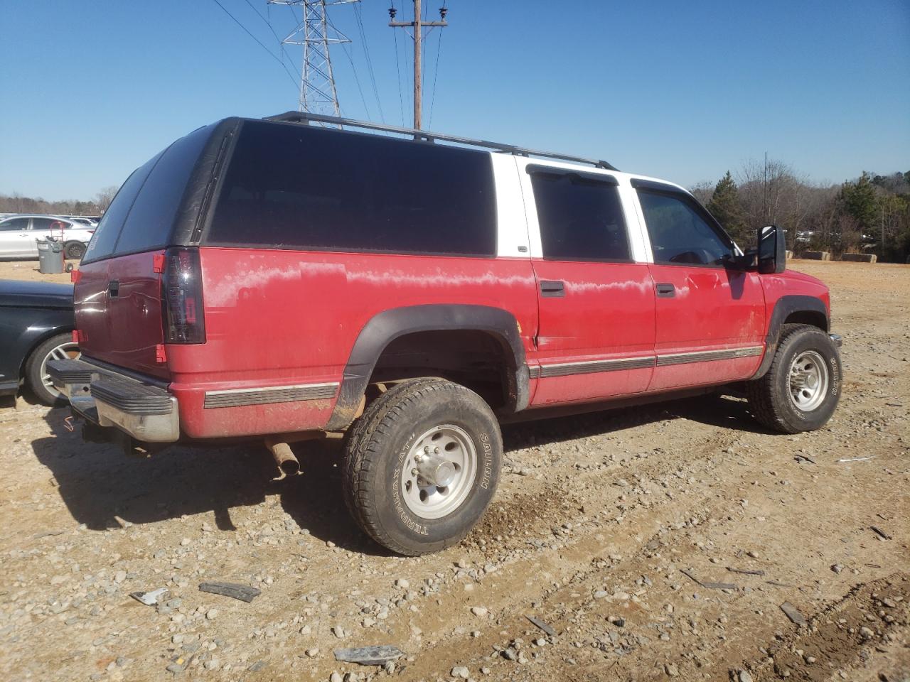 1999 Chevrolet Suburban VIN 1GNGK26RXXJ468033 Copart auction photo, front end / side damage thumbnail 3