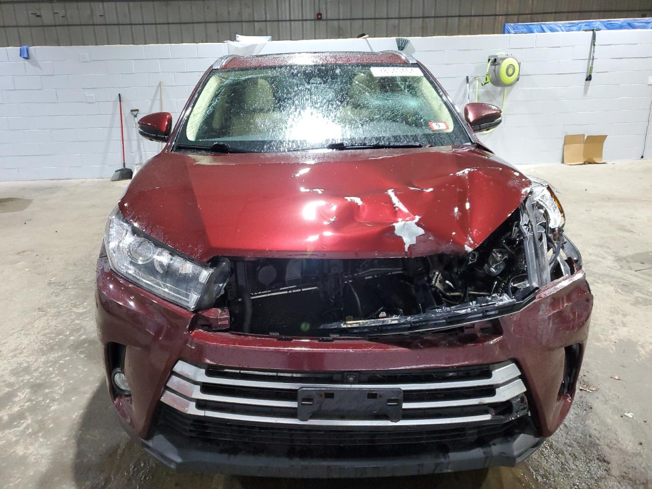 2017 Toyota Highlander VIN 5TDDGRFH8HS022254 Copart auction photo, front end damage thumbnail 5