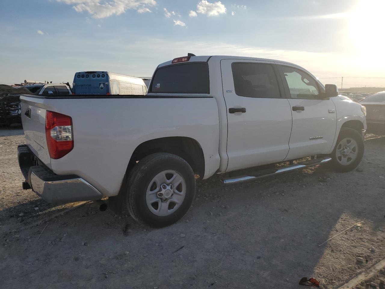 2020 Toyota Tundra VIN 5TFDY5F17LX885168 Copart auction photo, front end / side damage thumbnail 3
