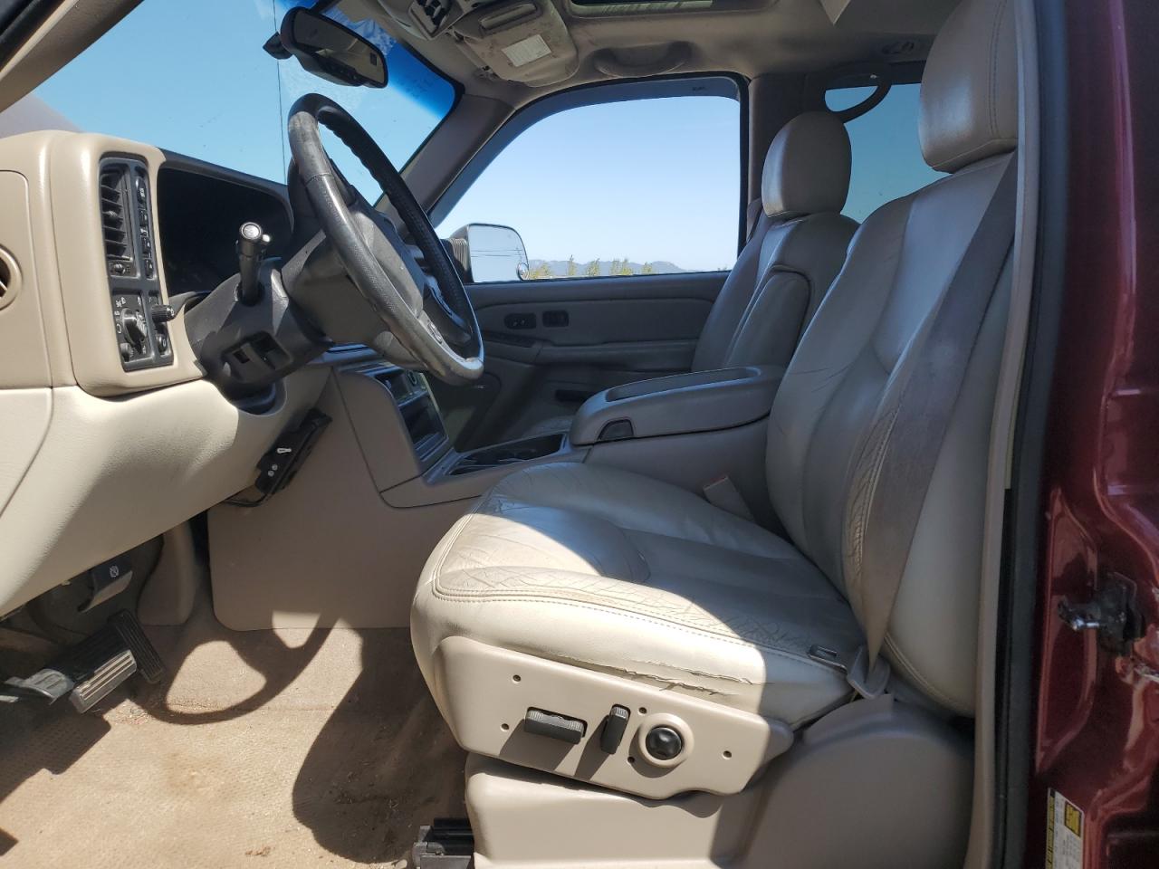 2004 Chevrolet Suburban VIN 3GNGK26G84G146065 Copart auction photo, all over damage thumbnail 7