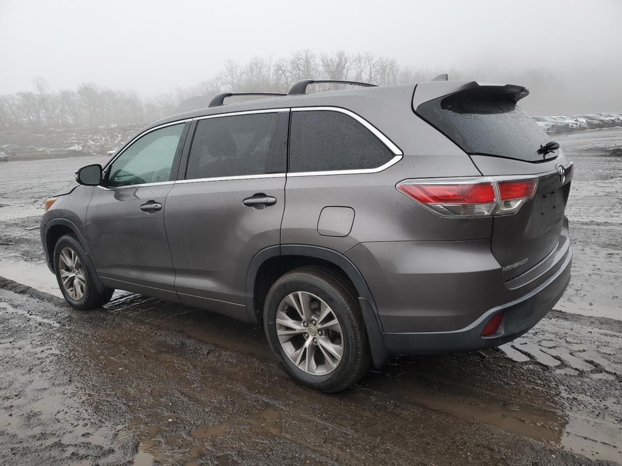 2015 Toyota Highlander VIN 5TDBKRFH6FS111937 Copart auction photo, front end damage thumbnail 2