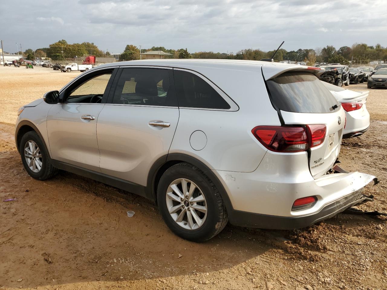 2019 KIA Sorento VIN 5XYPG4A33KG577743 Copart auction photo, rear end damage thumbnail 2