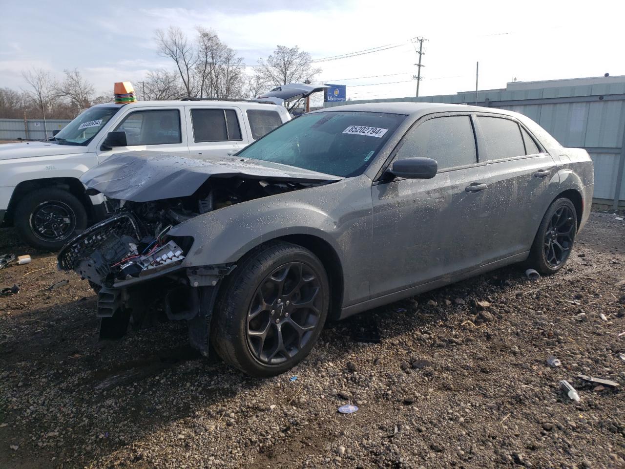 2019 Chrysler 300 VIN 2C3CCABG3KH637715
