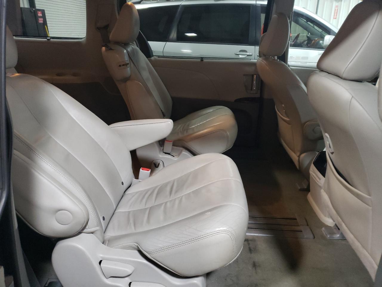2013 Toyota Sienna VIN 5TDYK3DCXDS286610 Copart auction photo, rear end / front end damage thumbnail 11
