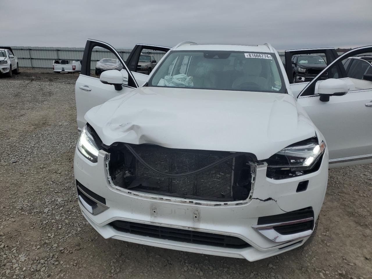 2022 Volvo XC90 VIN YV4A221LXN1813959 Copart auction photo, front end / minor dent/scratches damage thumbnail 14